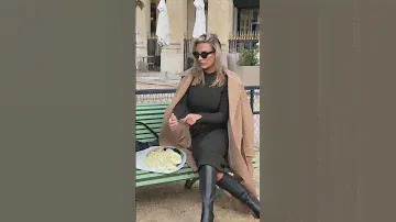 Autumn essentails: knee high boots, camel coat, ribbed knit dress ✔️
